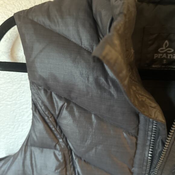 PrAna Dark Gray Puffer Quilted Zip Vest Down‎ Hike Camp Winter Outdoor size S - Picture 3 of 6